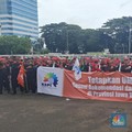 Pindah! Massa Buruh Bergerak dari DPR ke Kemnaker, Lanjut Aksi Demo