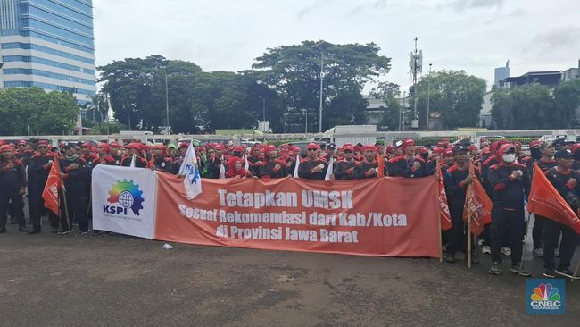 Pindah! Massa Buruh Bergerak dari DPR ke Kemnaker, Lanjut Aksi Demo