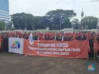 Pindah! Massa Buruh Bergerak dari DPR ke Kemnaker, Lanjut Aksi Demo