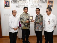 Wamen Transmigrasi Dukung Industrialisasi Jagung di Kawasan Mutiara