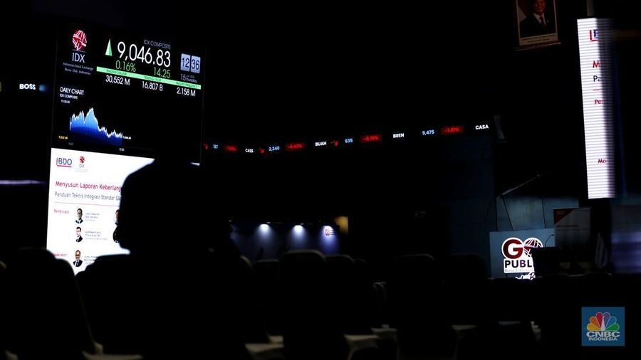 Layar menampilkan pergerakan Indeks Harga Saham Gabungan (IHSG) di Kantor Bursa Efek Indonesia (BEI), Jakarta, Kamis (15/1/2026). (CNBC Indonesia/Tri Susilo)