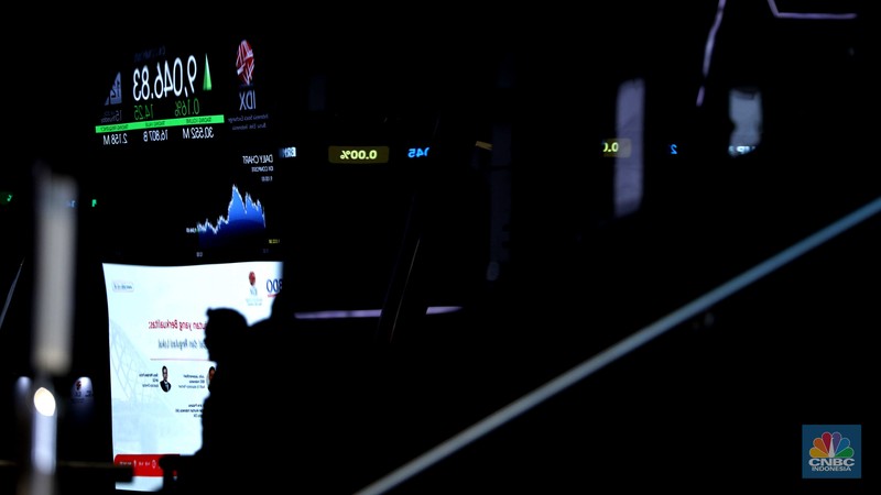 Layar menampilkan pergerakan Indeks Harga Saham Gabungan (IHSG) di Kantor Bursa Efek Indonesia (BEI), Jakarta, Kamis (15/1/2026). (CNBC Indonesia/Tri Susilo)