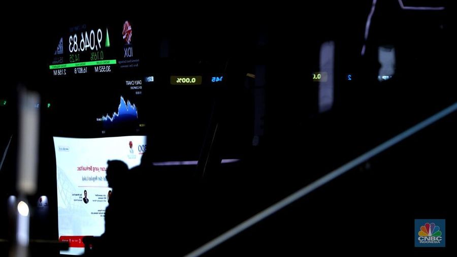 Layar menampilkan pergerakan Indeks Harga Saham Gabungan (IHSG) di Kantor Bursa Efek Indonesia (BEI), Jakarta, Kamis (15/1/2026). (CNBC Indonesia/Tri Susilo)