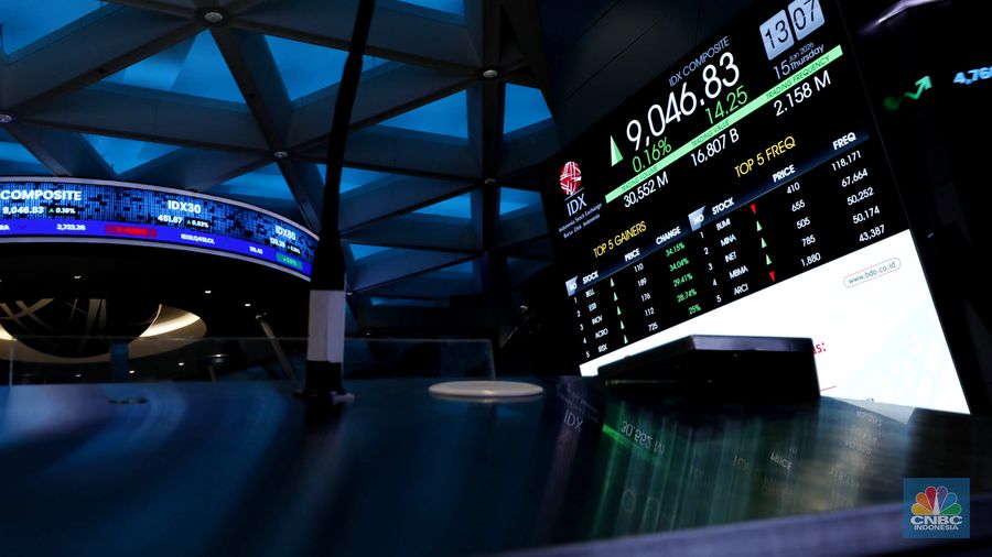 Layar menampilkan pergerakan Indeks Harga Saham Gabungan (IHSG) di Kantor Bursa Efek Indonesia (BEI), Jakarta, Kamis (15/1/2026).