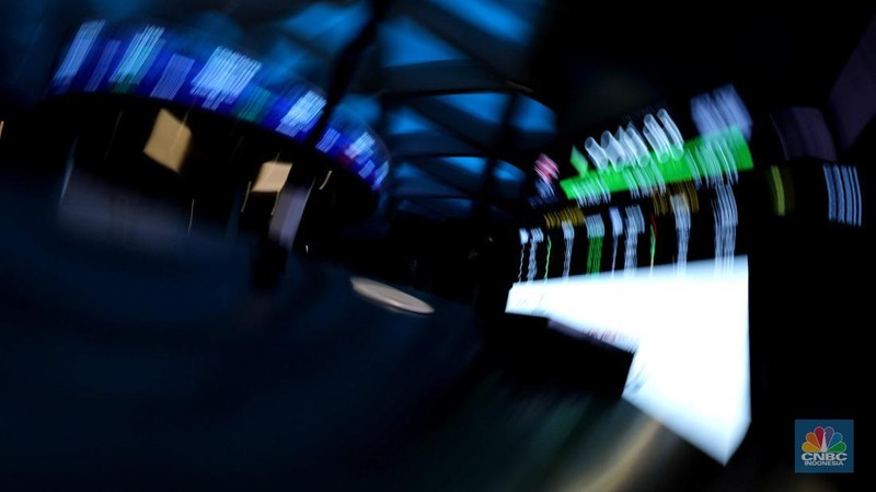 Layar menampilkan pergerakan Indeks Harga Saham Gabungan (IHSG) di Kantor Bursa Efek Indonesia (BEI), Jakarta, Kamis (15/1/2026). (CNBC Indonesia/Tri Susilo)