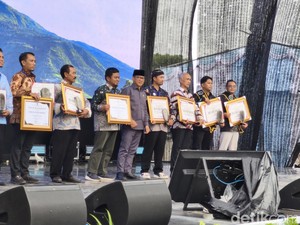 Mendes Serahkan Penghargaan Lomba Bangun Desa di Hari Desa Nasional 2026
