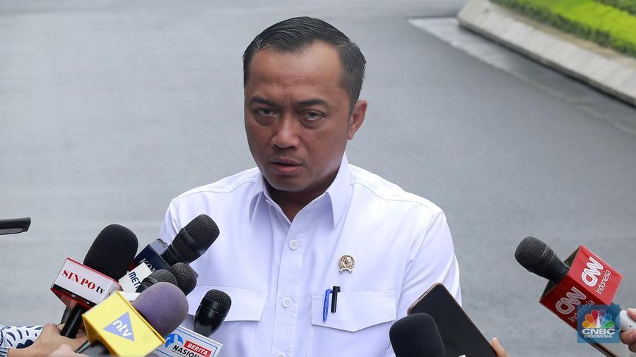 Menteri Sekretaris Negara (Mensesneg) RI,  Prasetyo Hadi saat doorstop di Kawasan Istana Negara, Jakarta, Kamis (15/1/2026). (CNBC Indonesia/MKuhammad Sabki)