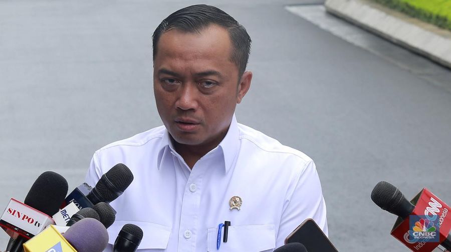 Menteri Sekretaris Negara (Mensesneg) RI,  Prasetyo Hadi saat doorstop di Kawasan Istana Negara, Jakarta, Kamis (15/1/2026). (CNBC Indonesia/MKuhammad Sabki)