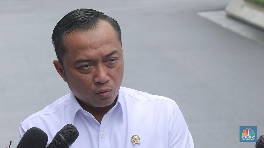Menteri Sekretaris Negara (Mensesneg) RI,  Prasetyo Hadi saat doorstop di Kawasan Istana Negara, Jakarta, Kamis (15/1/2026). (CNBC Indonesia/MKuhammad Sabki)