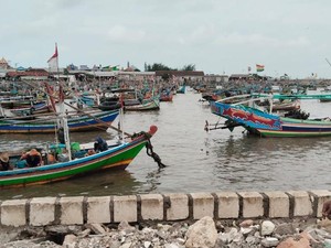 Musim Baratan Tiba, Nelayan Panturan Lamongan Pilih Tak Melaut