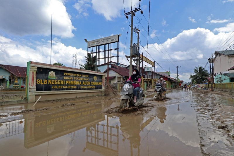 Pembangunan hunian sementara (huntara) di Desa Simarpinggan, Kecamatan Angkola Selatan, Kabupaten Tapanuli Selatan, Provinsi Sumatra Utara. (Dok. BNPB)