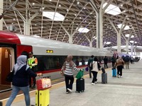 Efek Tiket Diobral Murah & Ada Libur Panjang, Whoosh Diserbu Penumpang