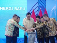 Menhan Sjafrie Resmikan Pabrik Prekursor Baterai Milik Haji Isam