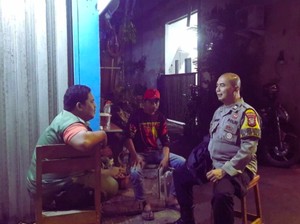 Polres Jaksel Dampingi Warga Ronda Malam Perkuat Keamanan Lingkungan
