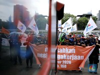 Foto: Ilustrasi demo buruh. (CNBC Indonesia/Tri Susilo)