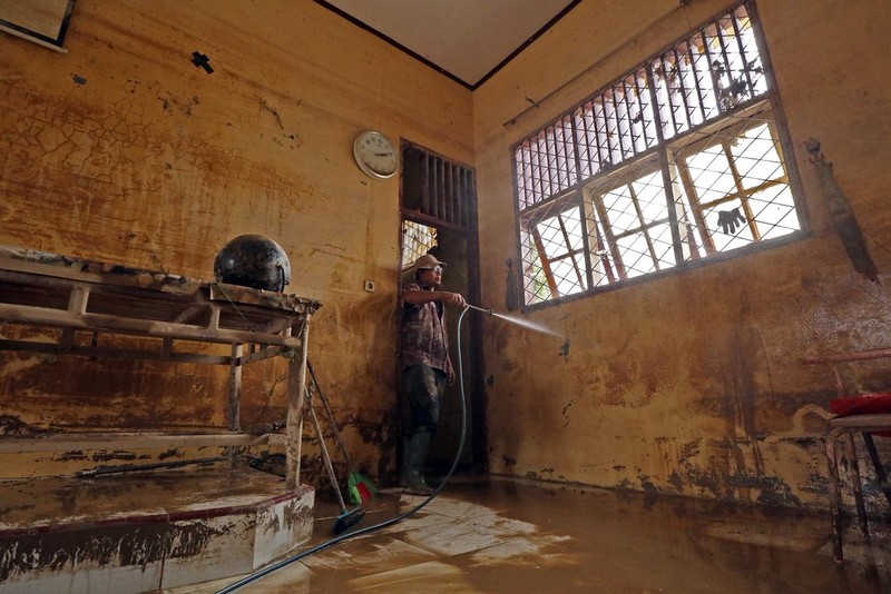 Pembangunan hunian sementara (huntara) di Desa Simarpinggan, Kecamatan Angkola Selatan, Kabupaten Tapanuli Selatan, Provinsi Sumatra Utara. (Dok. BNPB)