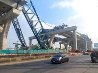 Breaking! Crane Raksasa Ambruk di Proyek 