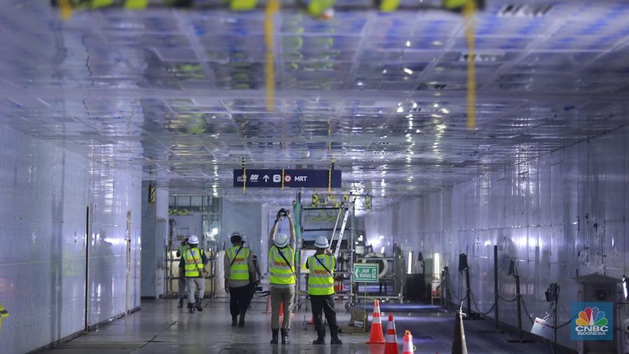Suasana proyek konstruksi MRT fase 2a CP201 Thamrin-Monas, Jakarta, Kamis, (15/1/2026). (CNBC Indonesia/Muhammad Sabki)