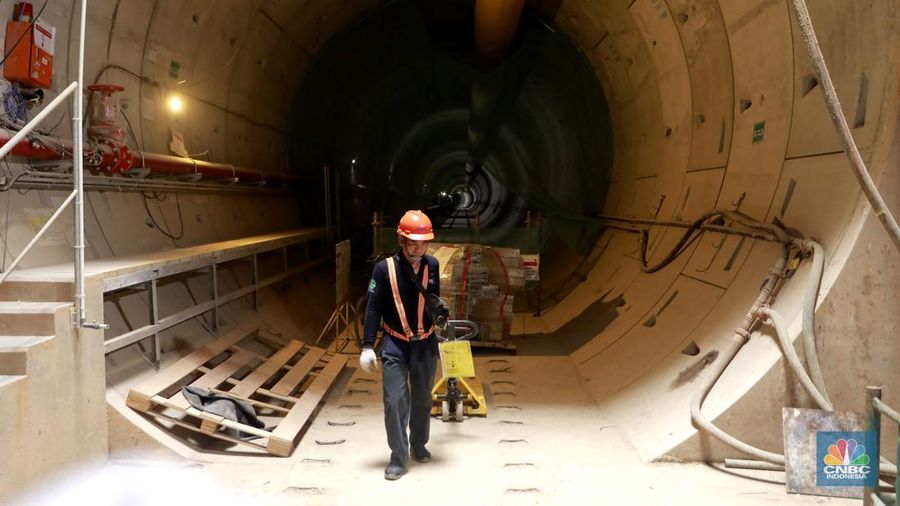 Suasana proyek konstruksi MRT fase 2a CP201 Thamrin-Monas, Jakarta, Kamis, (15/1/2026). (CNBC Indonesia/Muhammad Sabki)