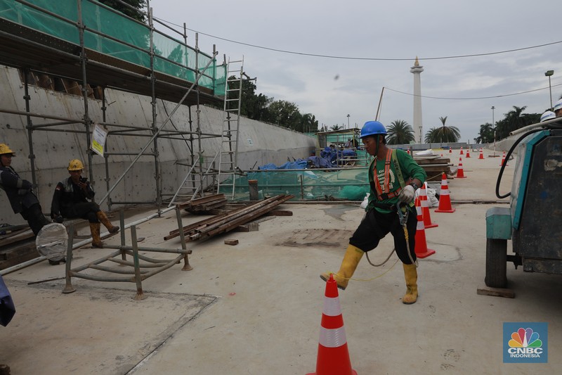 Suasana proyek konstruksi MRT fase 2a CP201 Thamrin-Monas, Jakarta, Kamis, (15/1/2026). (CNBC Indonesia/Muhammad Sabki)
