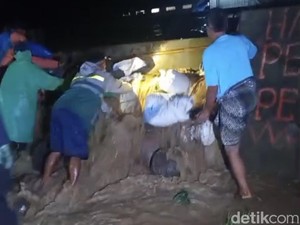 Tanggul Jebol-Sungai Meluap, Permukiman di Brangsong Kendal Banjir