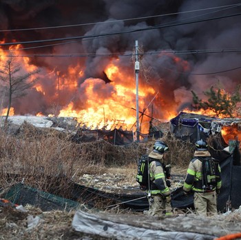 Detik-Detik Kebakaran Dahsyat di Pemukiman Kumuh Seoul Korea Selatan