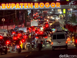 Video: Arus Wisata Jalur Puncak Padat Malam Ini