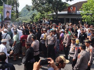 Bentrok Warga di Bugbug Kembali Pecah gegara Upacara Pecaruan