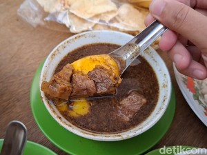 Hanya Jual Satu Menu, Pallubasa Serigala Tetap Digemari Sejak 1987