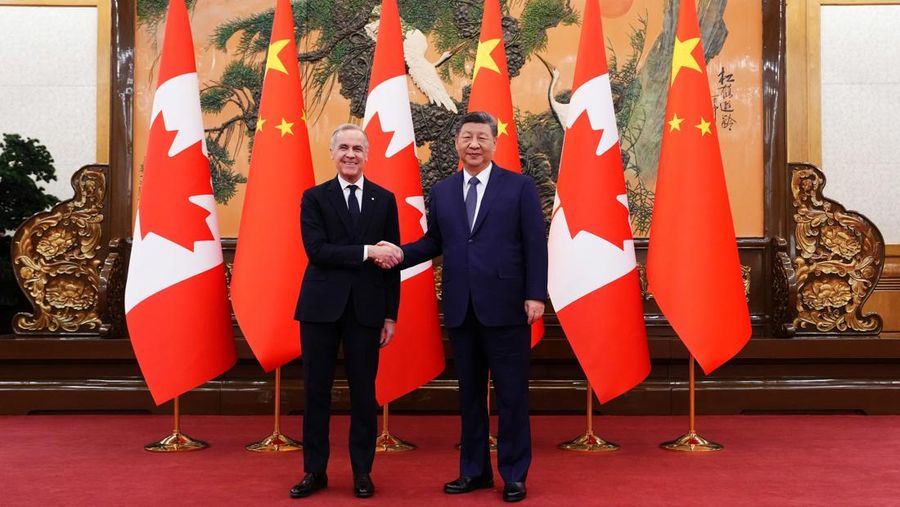 Perdana Menteri Kanada Mark Carney bertemu dengan Presiden China Xi Jinping di Balai Besar Rakyat di Beijing, China, Jumat (16/1/2026). (Sean Kilpatrick/Pool via REUTERS)