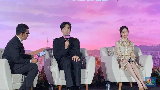 Cerita Kim Seon-ho Belajar 4 Bulan Demi Peran di Serial Netflix