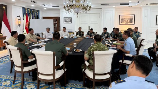 Prabowo Kumpulkan Para Pimpinan TNI di Istana, Ada Apa?