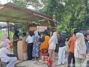 Nasi Puyung Rp 10 Ribu di Lombok Barat, Warga Antre Meski Penjual Belum Buka