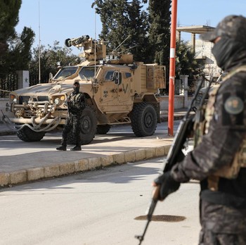 Patroli Bawa Senjata Militer, Suriah Ambil Alih Aleppo dari SDF
