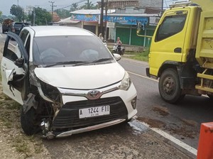Toyota Calya Seruduk Dua Motor di Pringsewu, Tiga Orang Patah Kaki