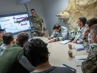 Greenland Dikepung Tentara Negara-negara Eropa, Lawan Ambisi Trump