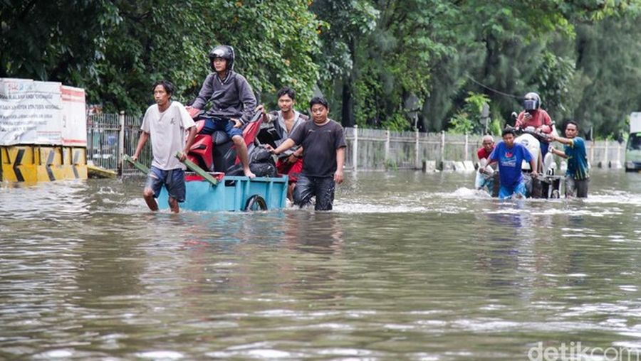 Banjir Rendam Jalan Jembatan Tiga Raya, Akses Utama Pluit Lumpuh. (Gilang Fathurrahman/Detikcom