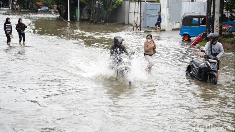 Banjir Rendam Jalan Jembatan Tiga Raya, Akses Utama Pluit Lumpuh. (Gilang Fathurrahman/Detikcom