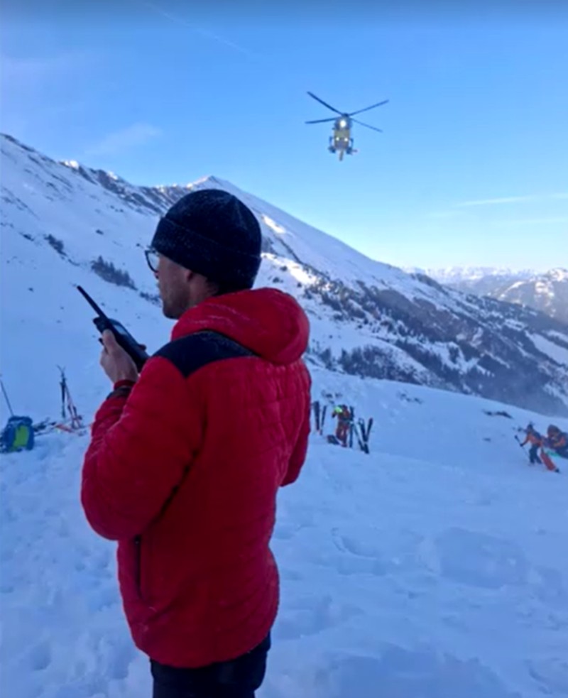 Rescue workers stand near the site where four skiers were killed in an avalanche in Pongau district, Austria, January 17, 2026. BERGRETTUNG SALZBURG/ Handout via REUTERS  THIS IMAGE HAS BEEN SUPPLIED BY A THIRD PARTY