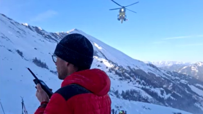 Rescue workers stand near the site where four skiers were killed in an avalanche in Pongau district, Austria, January 17, 2026. BERGRETTUNG SALZBURG/ Handout via REUTERS  THIS IMAGE HAS BEEN SUPPLIED BY A THIRD PARTY