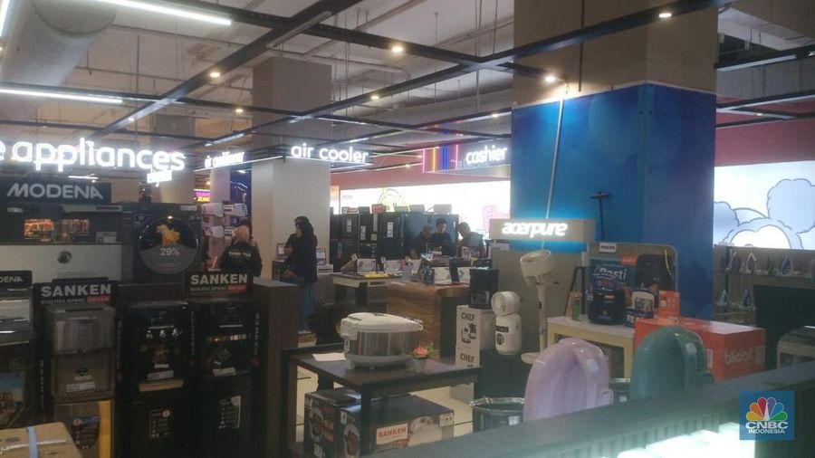 Booth Elektronik di Transmart Kokas, Minggu, 18/1. (CNBC Indonesia/Elga)