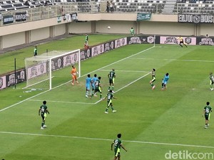 Tocantins Bawa PSS Ungguli Persela 1-0 di Babak Pertama