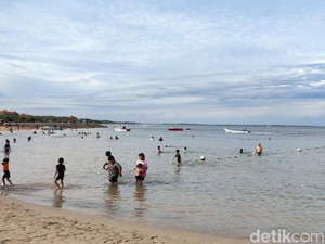 Pantai Segara Samuh dengan Pasir Putih yang Menawan