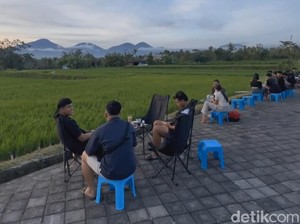 Sensasi Menyesap Kafein di Pinggir Sawah Desa Getasan