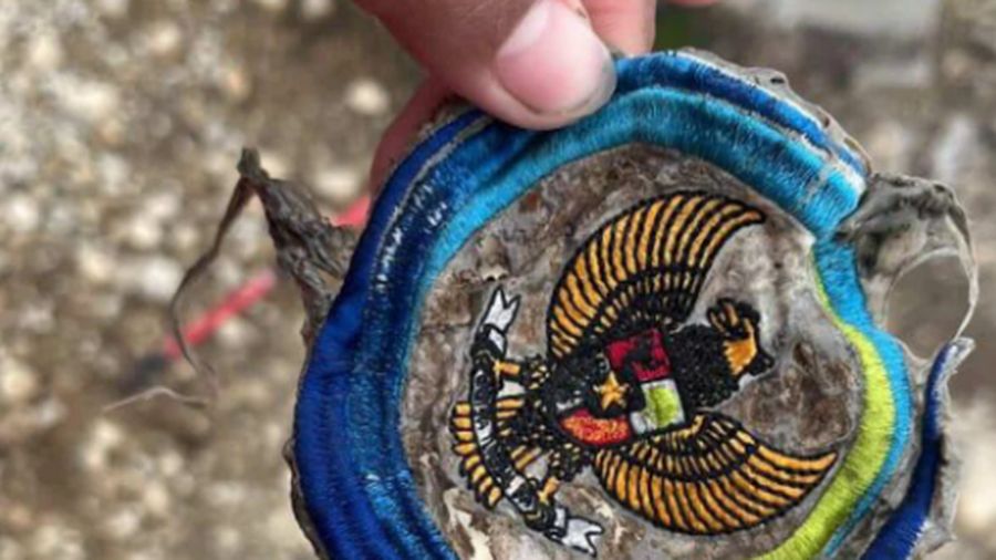 Sejumlah potongan puing yang diduga Pesawat ATR 400 milik Indonesia Air Transport ditemukan di puncak bulusaraung, Sabtu (17/1/2026). (Dok. Istimewa)