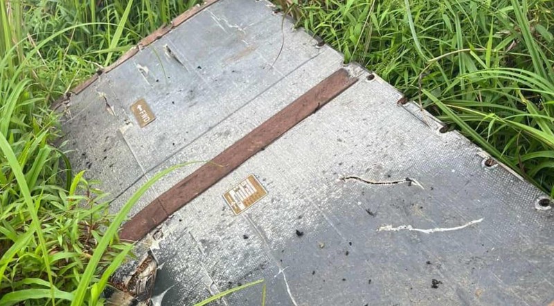 Sejumlah potongan puing yang diduga Pesawat ATR 400 milik Indonesia Air Transport ditemukan di puncak bulusaraung, Sabtu (17/1/2026). (Dok. Istimewa)