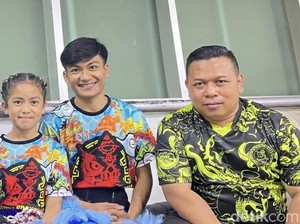 Kisah Dua Nyawa Satu Tubuh di Balik Kostum Barongsai