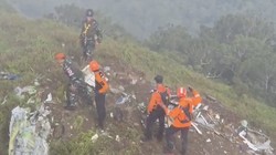 Badan dan Ekor Pesawat ATR 42-500 Ditemukan di Utara Puncak Bulusaraung