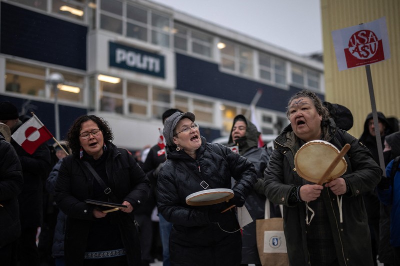 People attend a protest against U.S. President Donald Trump&rsquo;s demand that the Arctic island be ceded to the U.S., calling for it to be allowed to determine its own future, in Nuuk, Greenland, January 17, 2026. REUTERS/Marko Djurica