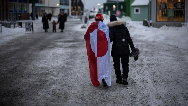 People attend a protest against U.S. President Donald Trump&rsquo;s demand that the Arctic island be ceded to the U.S., calling for it to be allowed to determine its own future, in Nuuk, Greenland, January 17, 2026. REUTERS/Marko Djurica
